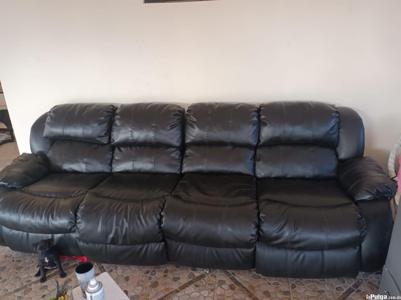 sofa de piel muy comodo reclinable en la romana La