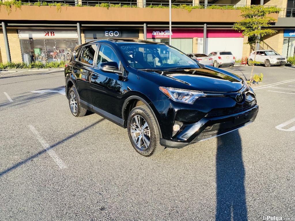 Toyota RAV4 XLE cuatro por cuatro año 2018 poca milla recién importa Foto 7116732-2.jpg