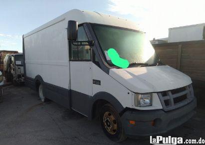 2012 Isuzu Diesel NPR Reach Van Foto 7128856-5.jpg