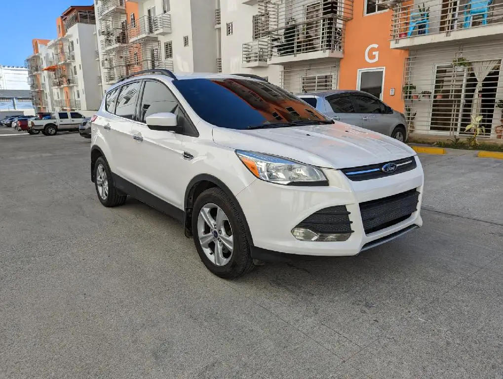 Ford Escape SE 2015 Foto 7130437-L2.jpg