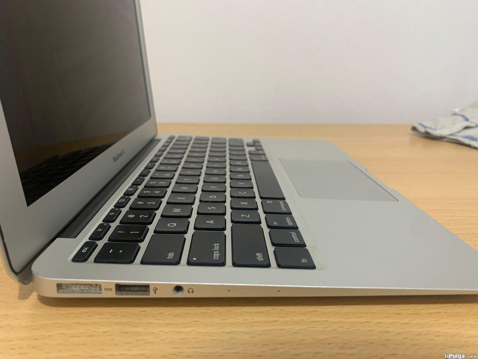 Vendo Macbook Air Modelo A1465 Año 2013 Para Pieza O Reparación Nego Foto 7139671-1.jpg