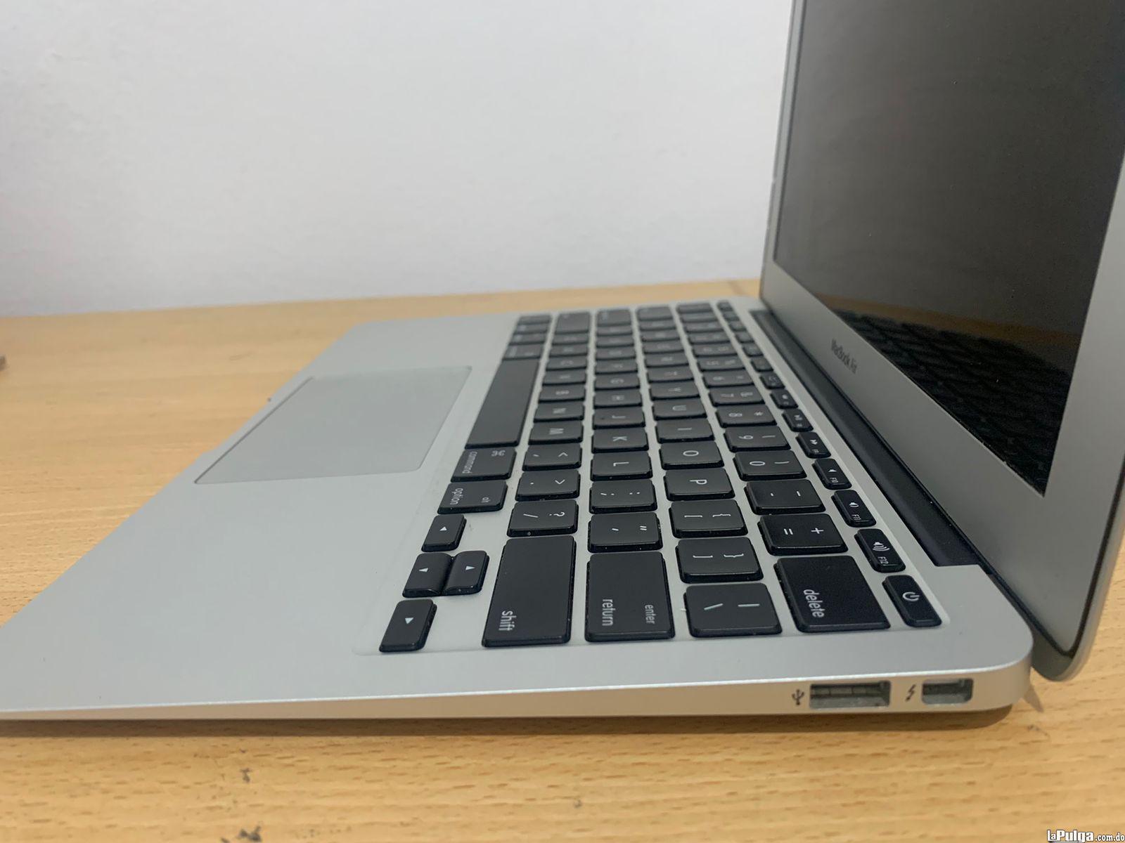 Vendo Macbook Air Modelo A1465 Año 2013 Para Pieza O Reparación Nego Foto 7139671-3.jpg
