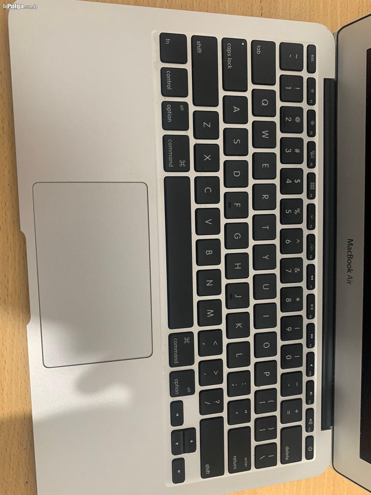 Vendo Macbook Air Modelo A1465 Año 2013 Para Pieza O Reparación Nego Foto 7139671-4.jpg