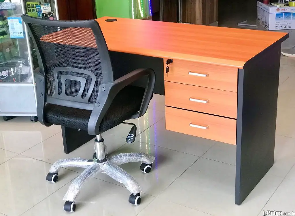 Escritorio y silla de oficina. combo en oferta  Foto 7141244-3.jpg