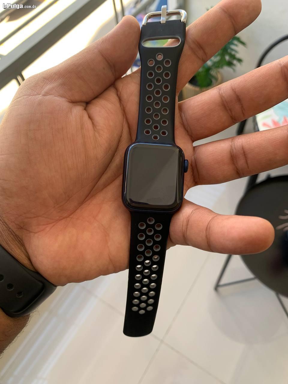 Apple Watch Series 6 40mm GPS  WiFi Sport Band  Foto 7141628-1.jpg