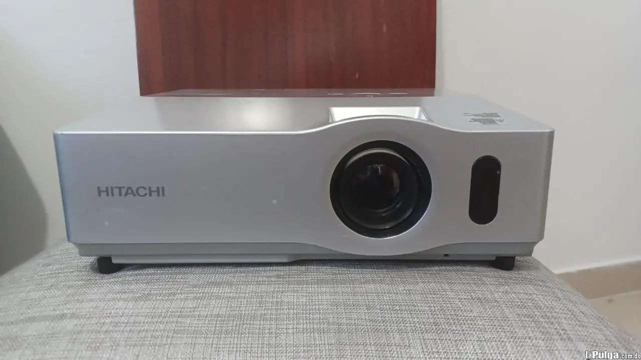 Proyector multimedia Hitachi VGA Foto 7147987-3.jpg