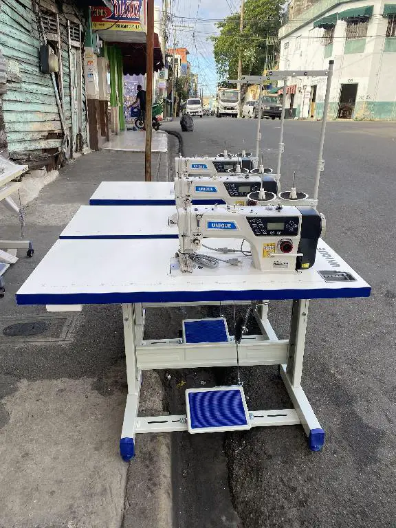 maquina de coser industrial con corte de hiloy luz integrada Foto 7148737-G5.jpg