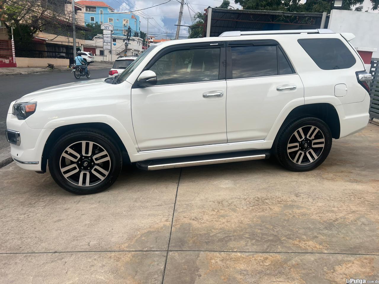 Toyota 4Runner 2018  Foto 7151625-3.jpg