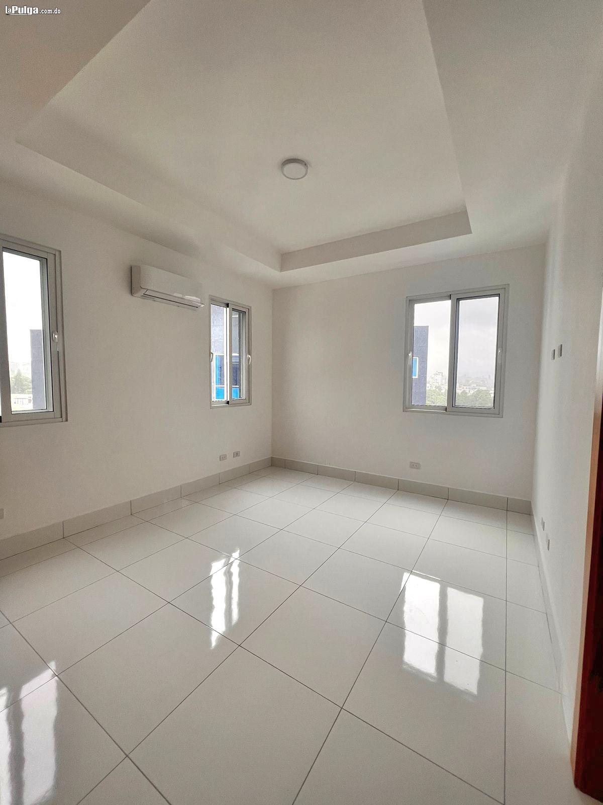 RENTA ESTE MARAVILLOSO APARTAMENTO CENTRICO 8VO PISO Foto 7152070-3.jpg