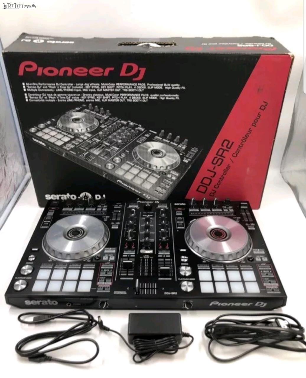 SERATO DJ Pioneer SR2 Mixer Controller Platos UltraProGBTBPedestandNot Foto 7153393-1.jpg