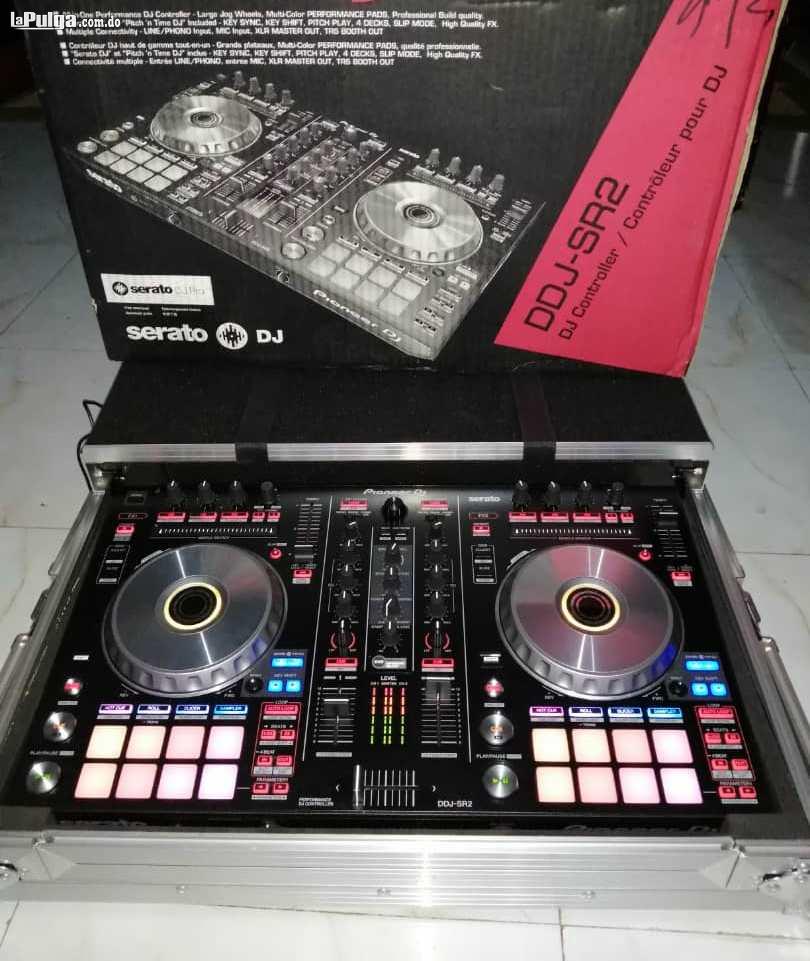 SERATO DJ Pioneer SR2 Mixer Controller Platos UltraProGBTBPedestandNot Foto 7153393-3.jpg