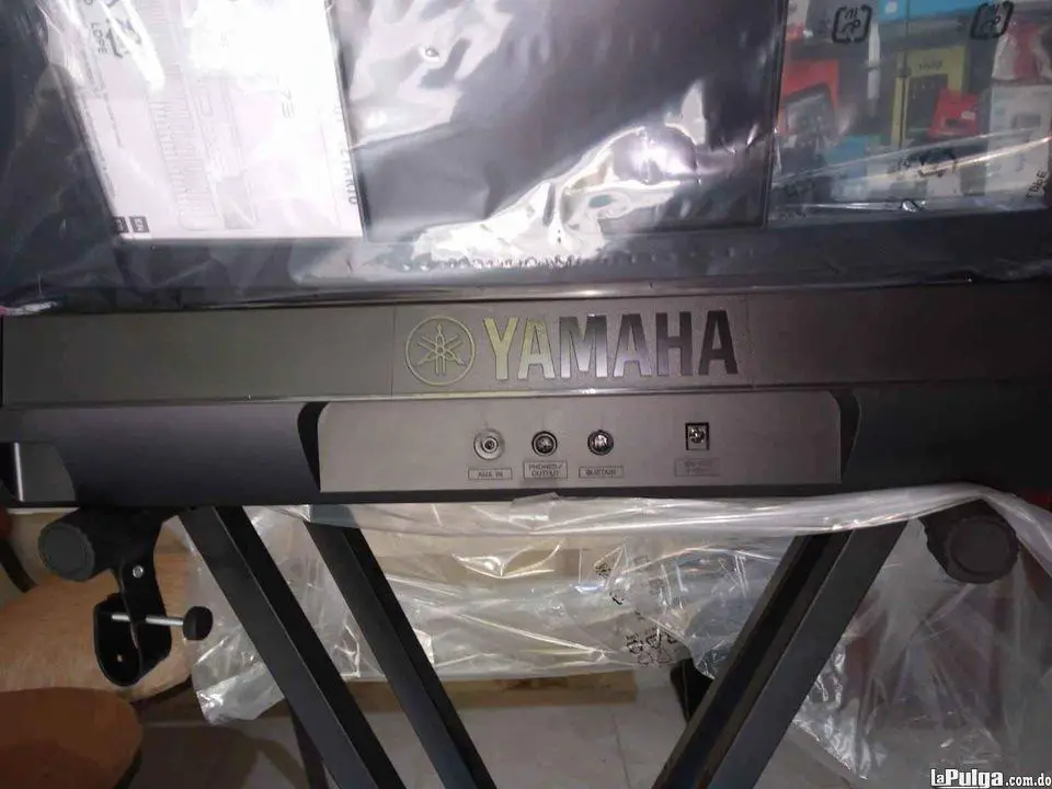 Piano YAMAHA Psr-E273 de 66 teclas 5 octava Foto 7157730-1.jpg