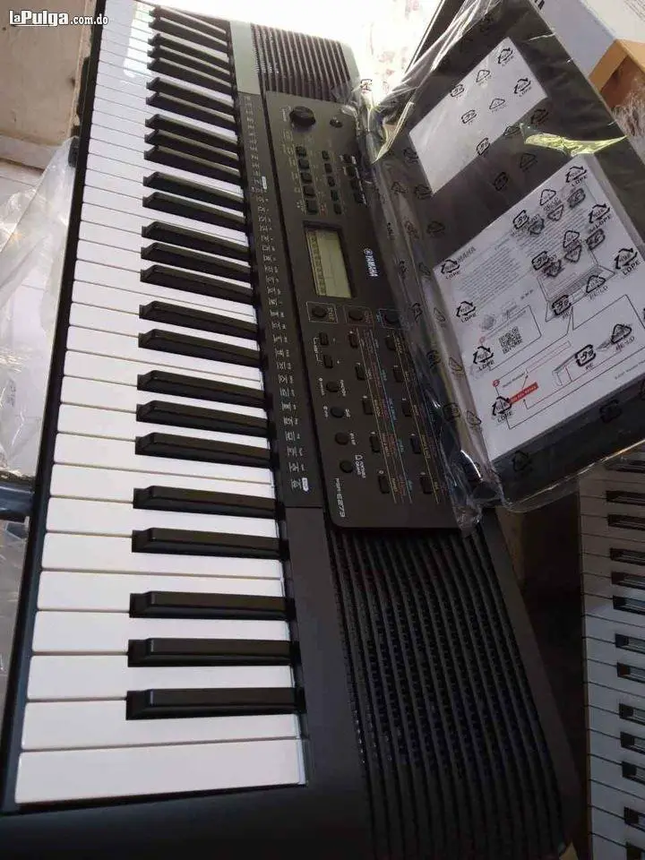 Piano YAMAHA Psr-E273 de 66 teclas 5 octava Foto 7157730-4.jpg