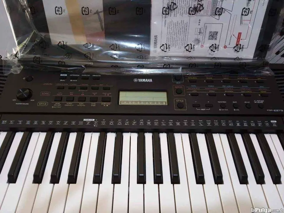 Piano YAMAHA Psr-E273 de 66 teclas 5 octava Foto 7157730-5.jpg