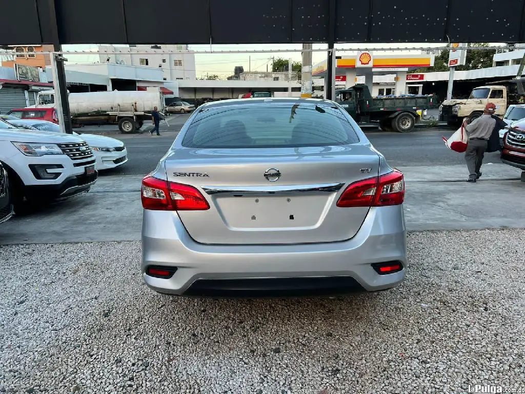 NISSAN SENTRA SV 2018 GRIS RECIEN IMPORTADO Foto 7157926-2.jpg