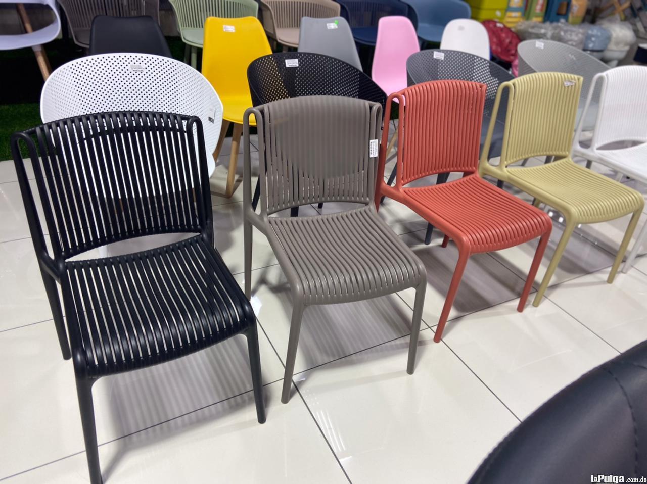 sillas plasticas variedad de colores Foto 7160290-1.jpg