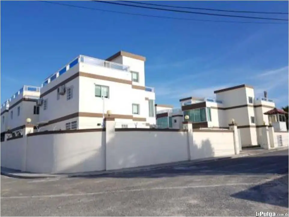 OPORTUNIDAD UNICA CASA 3 NIVELES AMUEBLADA  EN BUENA VISTA BAVARO Foto 7160381-4.jpg