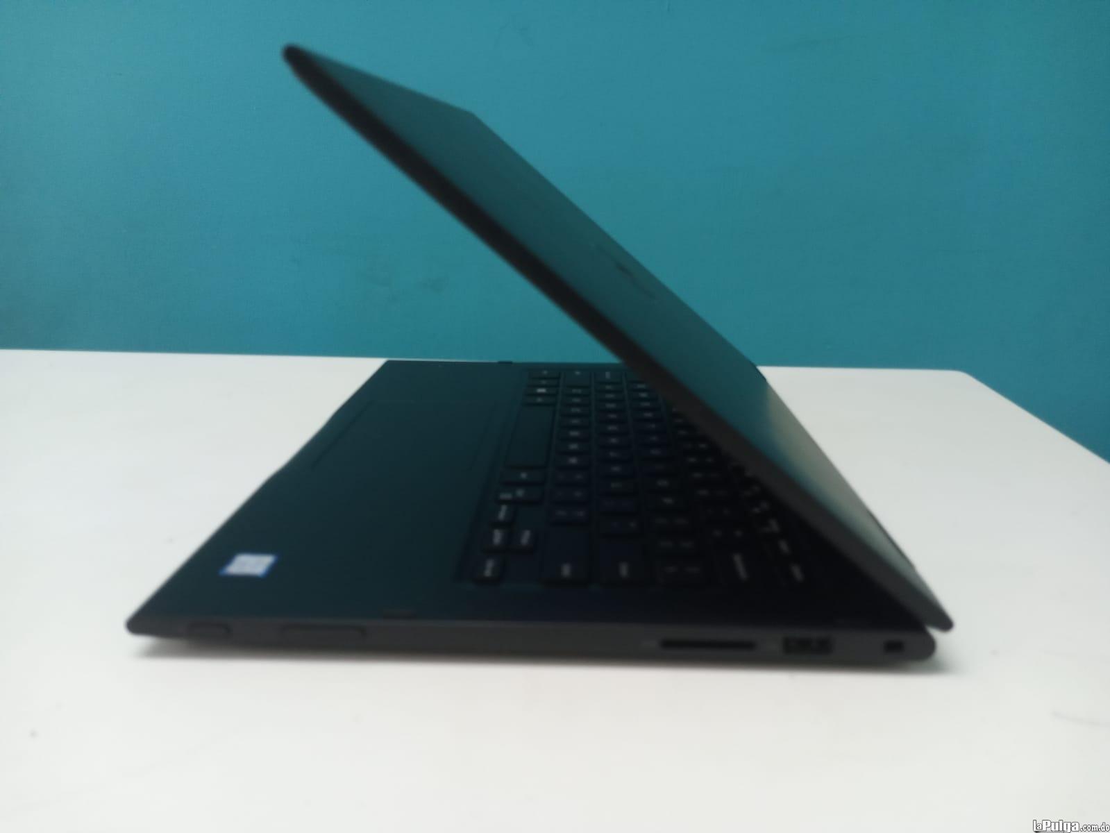 Laptop Dell Latitude 3390 touch / 8th Gen Intel Core i5 / 8GB DDR4 Foto 7160485-2.jpg
