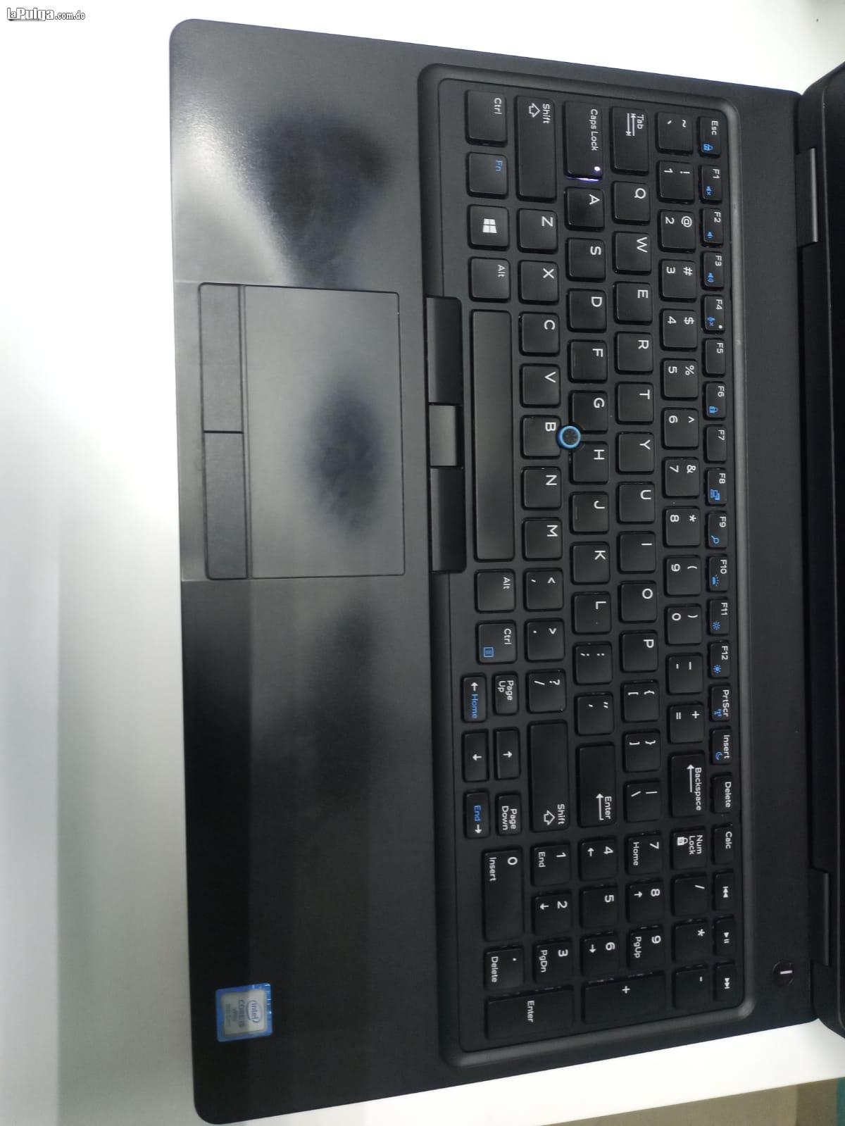 Laptop Dell Latitude 5590 / 8th Gen Intel Core i5 / 8GB DDR4 / 256GB Foto 7160510-4.jpg