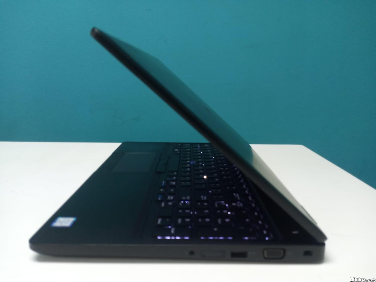 Laptop Dell Latitude 5590 / 8th Gen Intel Core i5 / 8GB DDR4 / 256GB Foto 7160510-5.jpg
