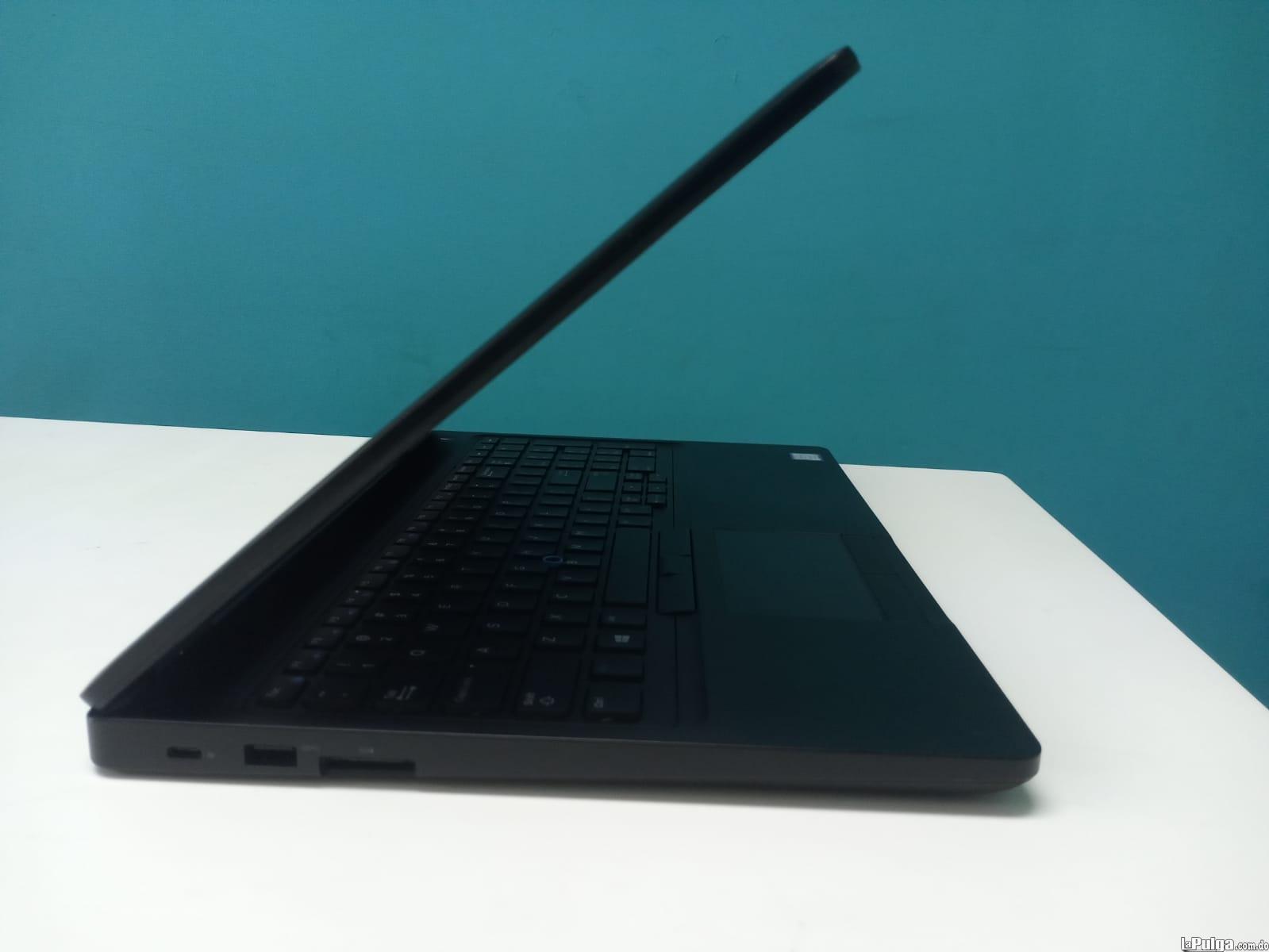 Laptop Dell Latitude 5590 / 8th Gen Intel Core i7 / 16GB DDR4 / 512G Foto 7160657-2.jpg