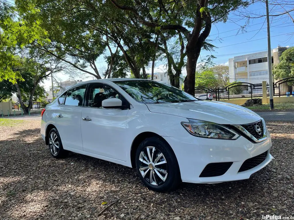 Nissan Sentra S 2019  Clean Foto 7160957-5.jpg