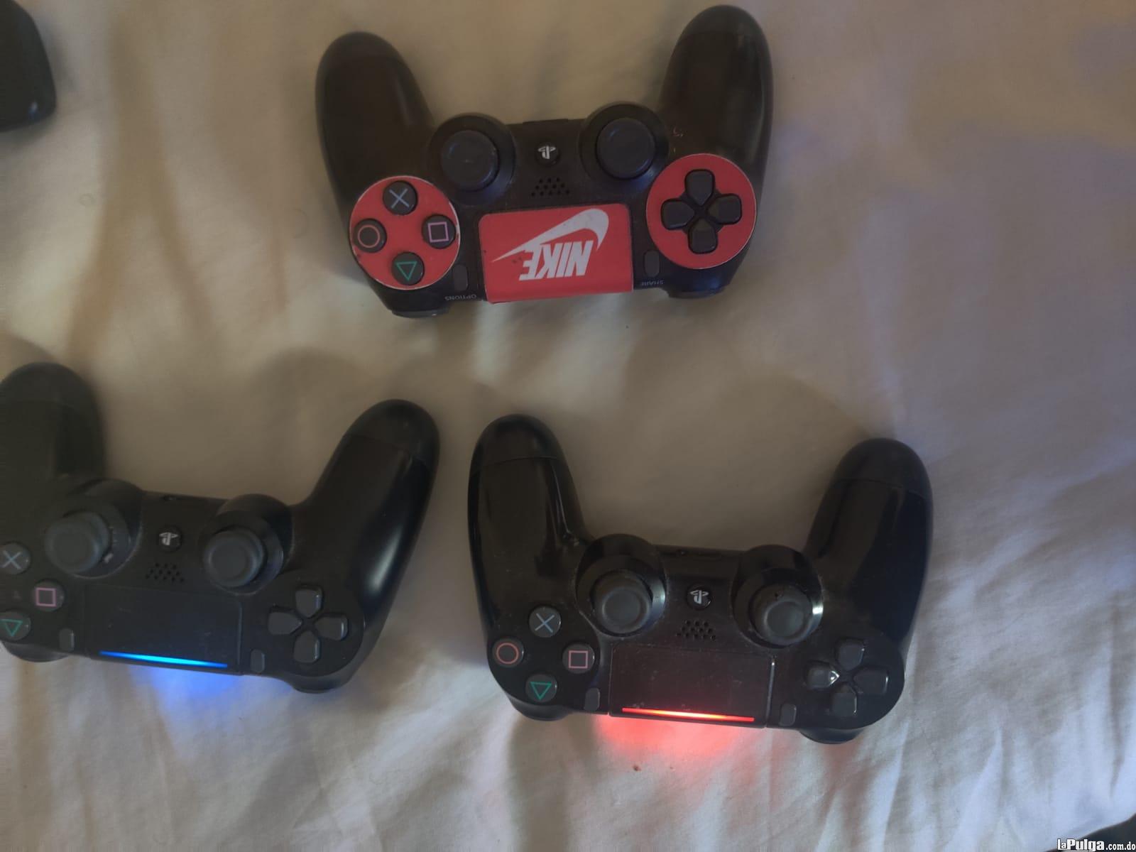 PS4 Slim 500GB  3 controles  2 juegos  Foto 7162415-5.jpg