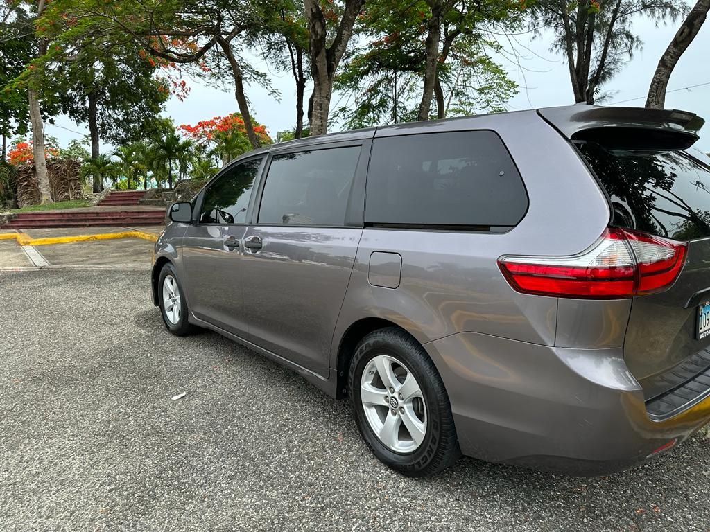 Toyota Sienna LE 2019 impecable. Foto 7162758-1.jpg