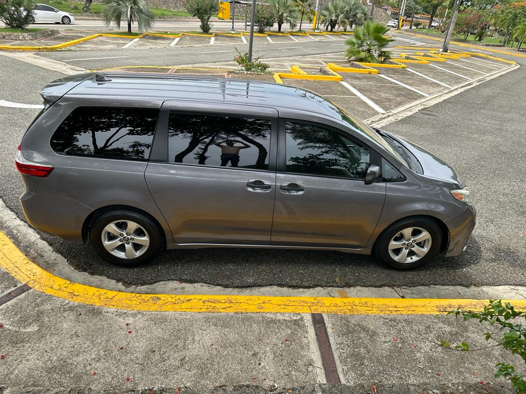 Toyota Sienna LE 2019 impecable. Foto 7162758-3.jpg