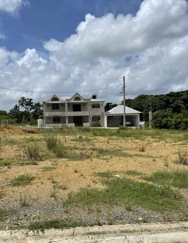 a la venta solar de 214 m2 en residencial ya habitado Foto 7163498-3.jpg