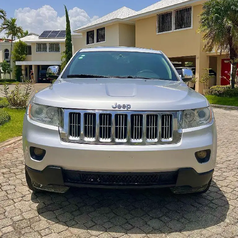 Jeep Grand Cherokee 2011 Panoramica Foto 7164045-1.jpg