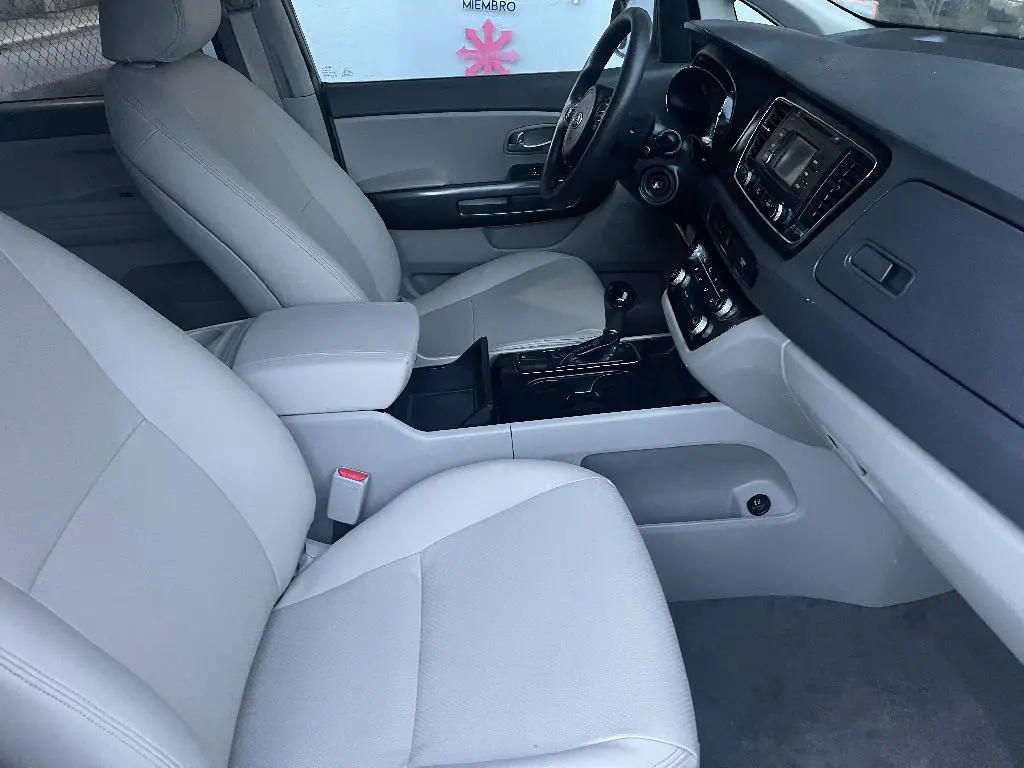 Kia Sedona LX 2017 Foto 7164740-2.jpg