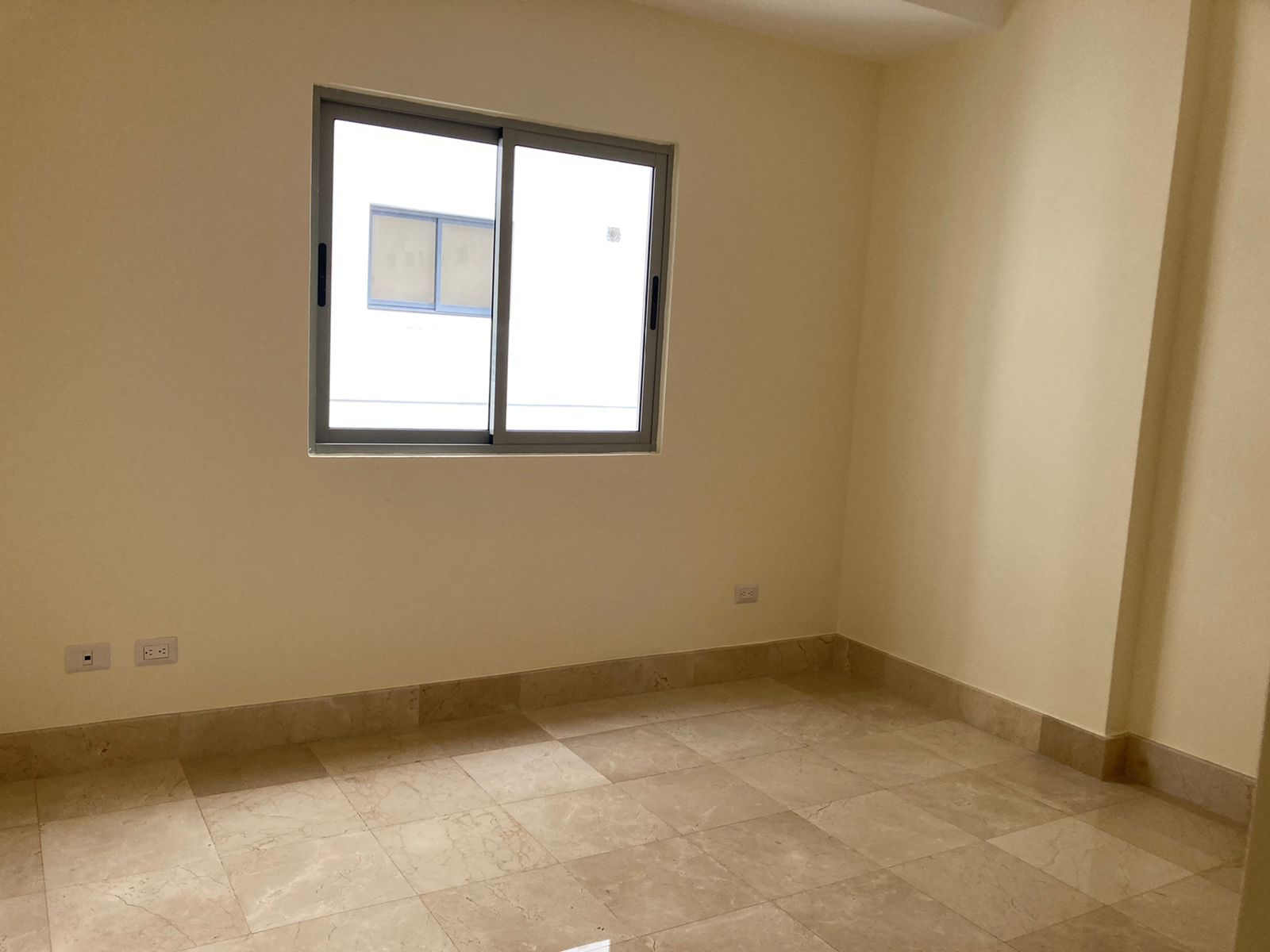 Apartamento con linea blanca de 3 habs en alquiler Piantini Foto 7165022-6.jpg