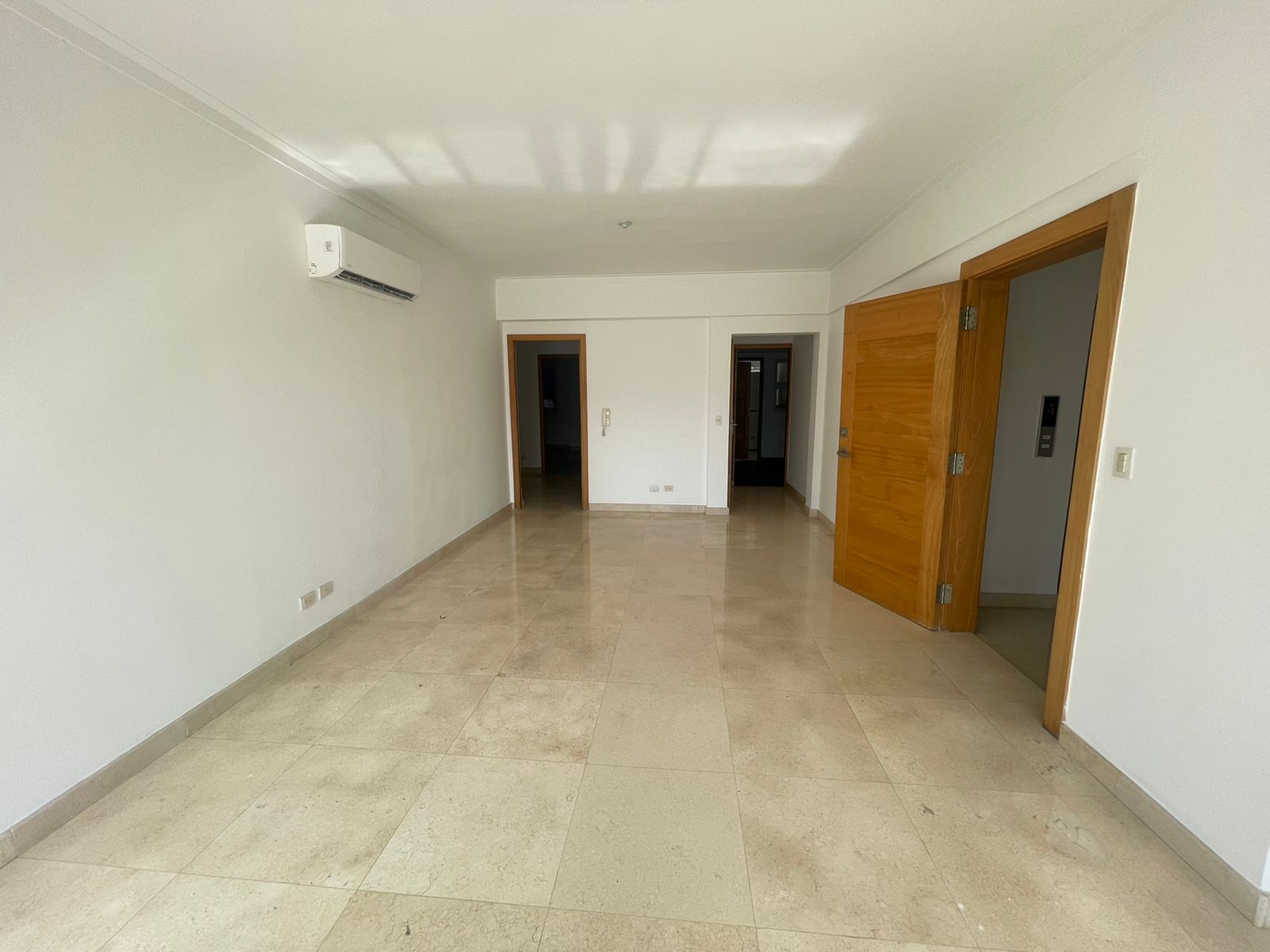 En venta apartamento con áreas sociales Ensanche Piantini D Foto 7165224-8.jpg