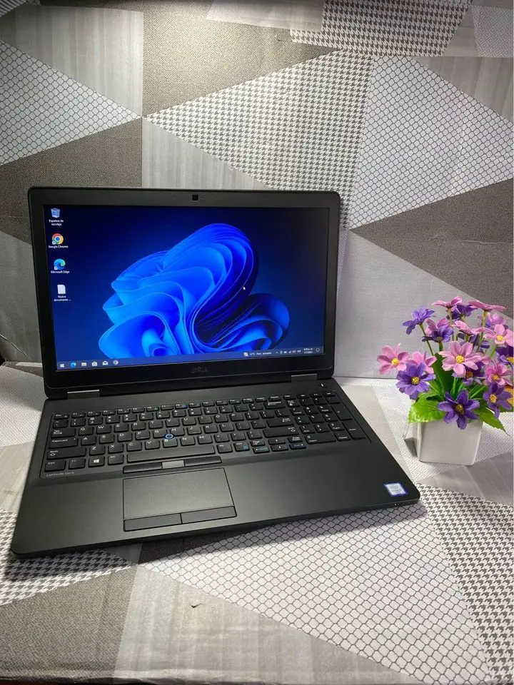 Laptop Dell i3-8gb-256ssd Foto 7165350-1.jpg