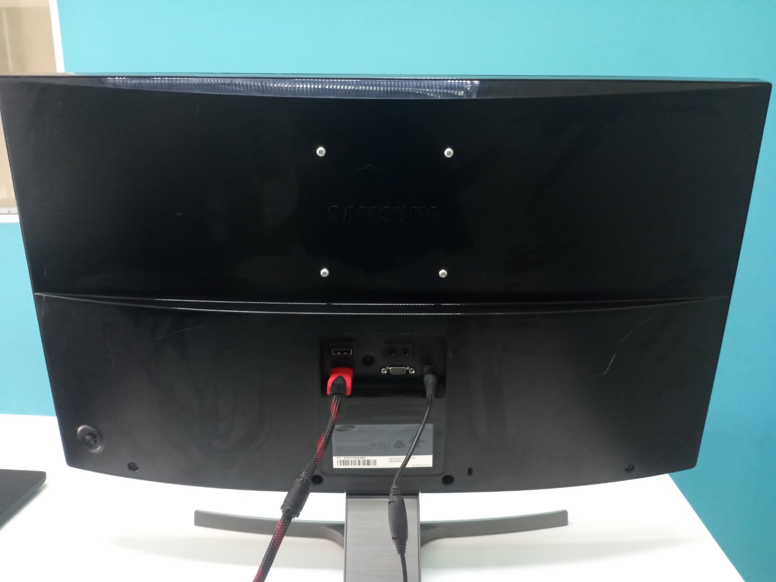 Monitor Samsung S27D590CS Tiene bocina e incluye cargador Foto 7166170-4.jpg