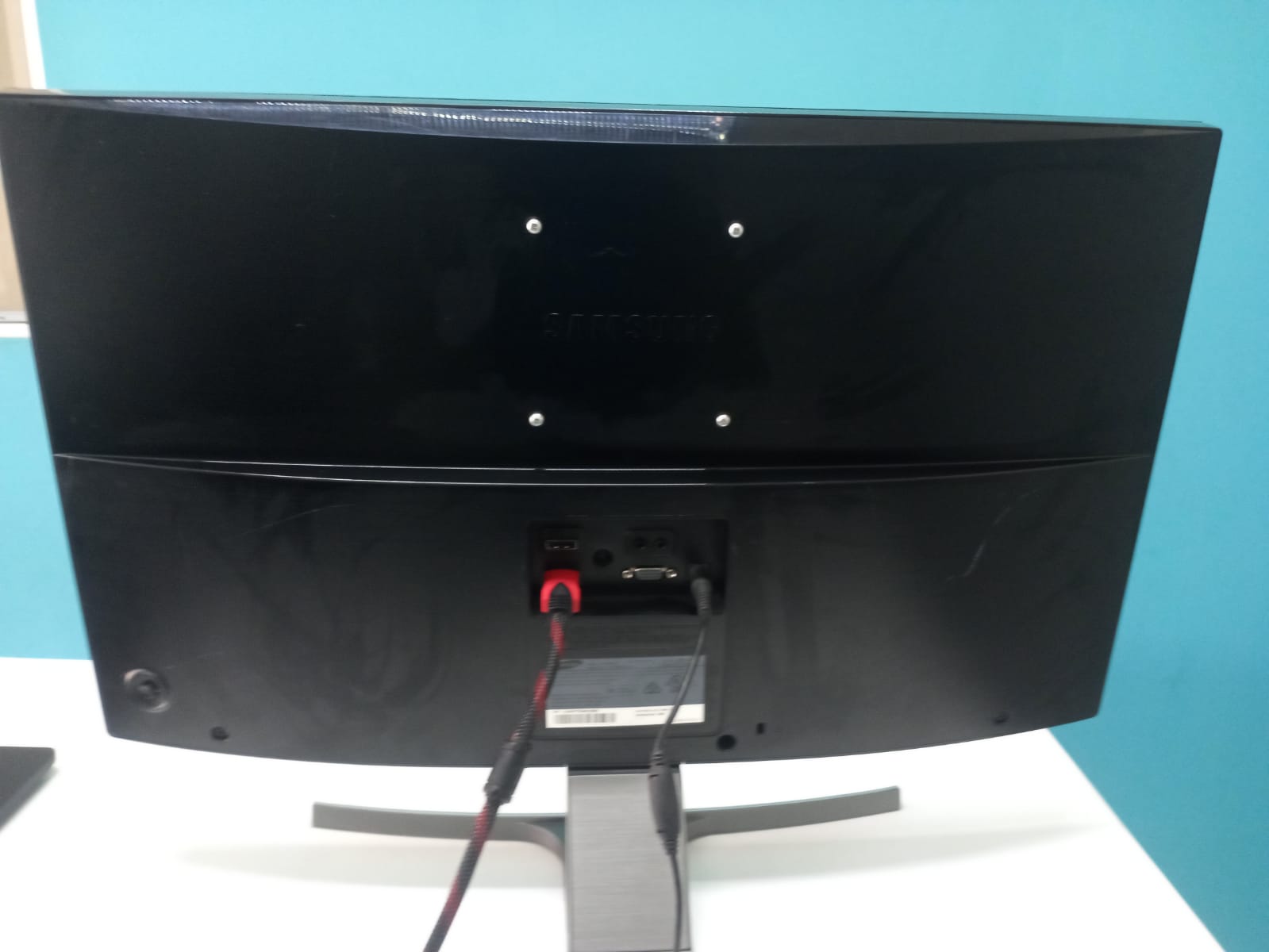 Monitor Samsung S27D590CS Tiene bocina e incluye cargador Foto 7166170-5.jpg