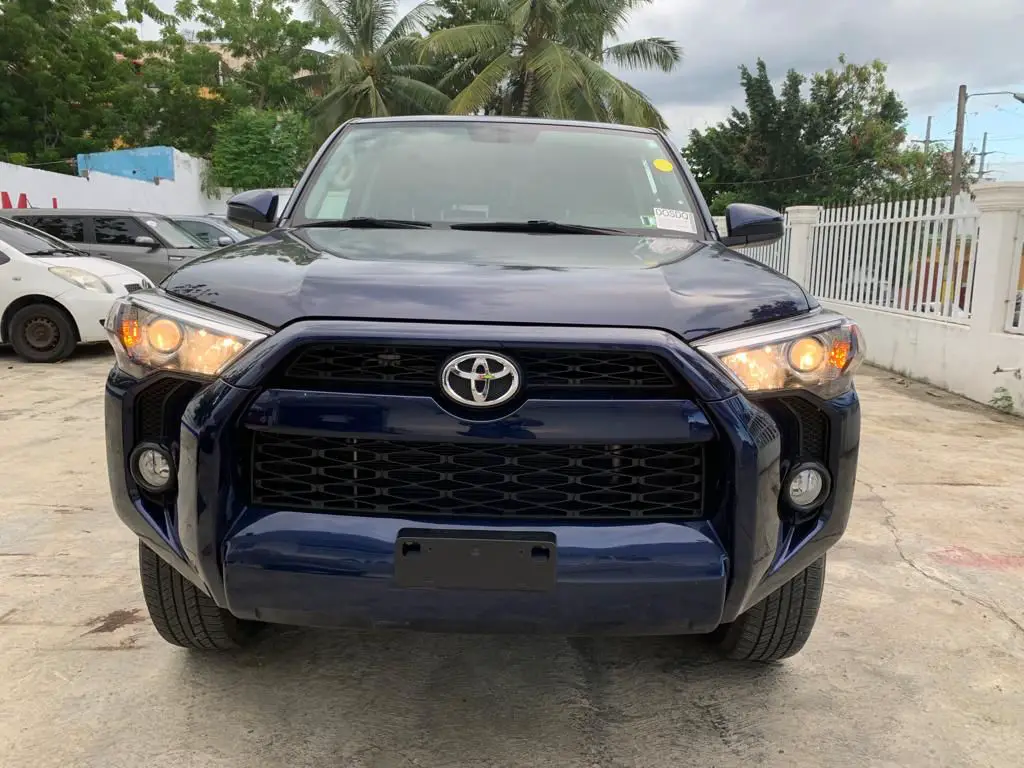 Toyota 4Runner  SR5 año 2018 Foto 7166319-1.jpg