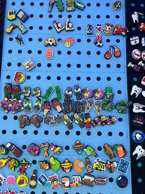OFERTA DE CHARMS PARA CROCS DE TODAS LAS VARIEDADES Foto 7166978-7.jpg