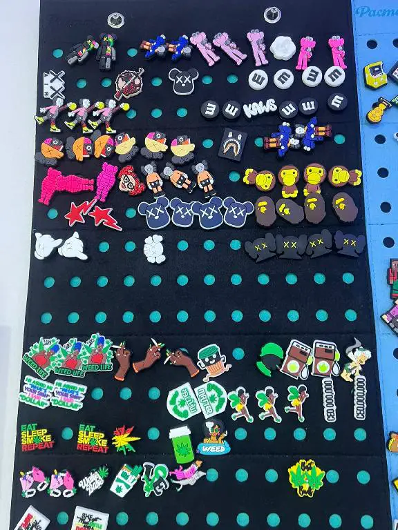 OFERTA DE CHARMS PARA CROCS DE TODAS LAS VARIEDADES Foto 7166978-8.jpg