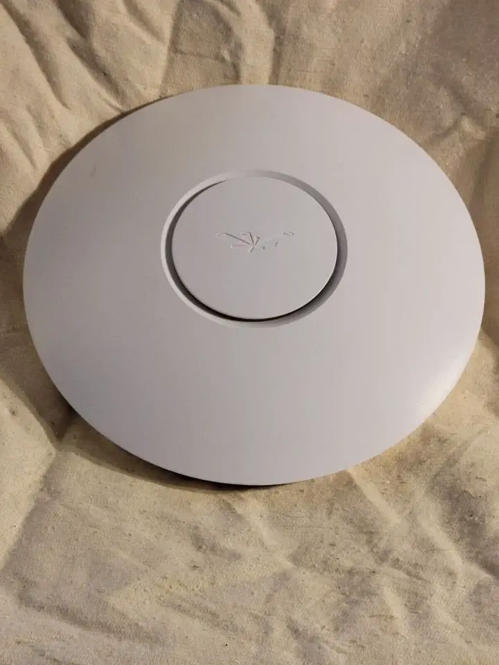 Ubiquiti UniFi AP  Access Point 2.4Ghz UniFi 300Mbps 802.11b Foto 7167204-1.jpg