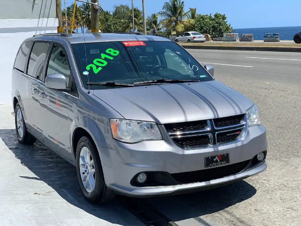 DODGE GRAND CARAVAN 2018 Foto 7167987-3.jpg