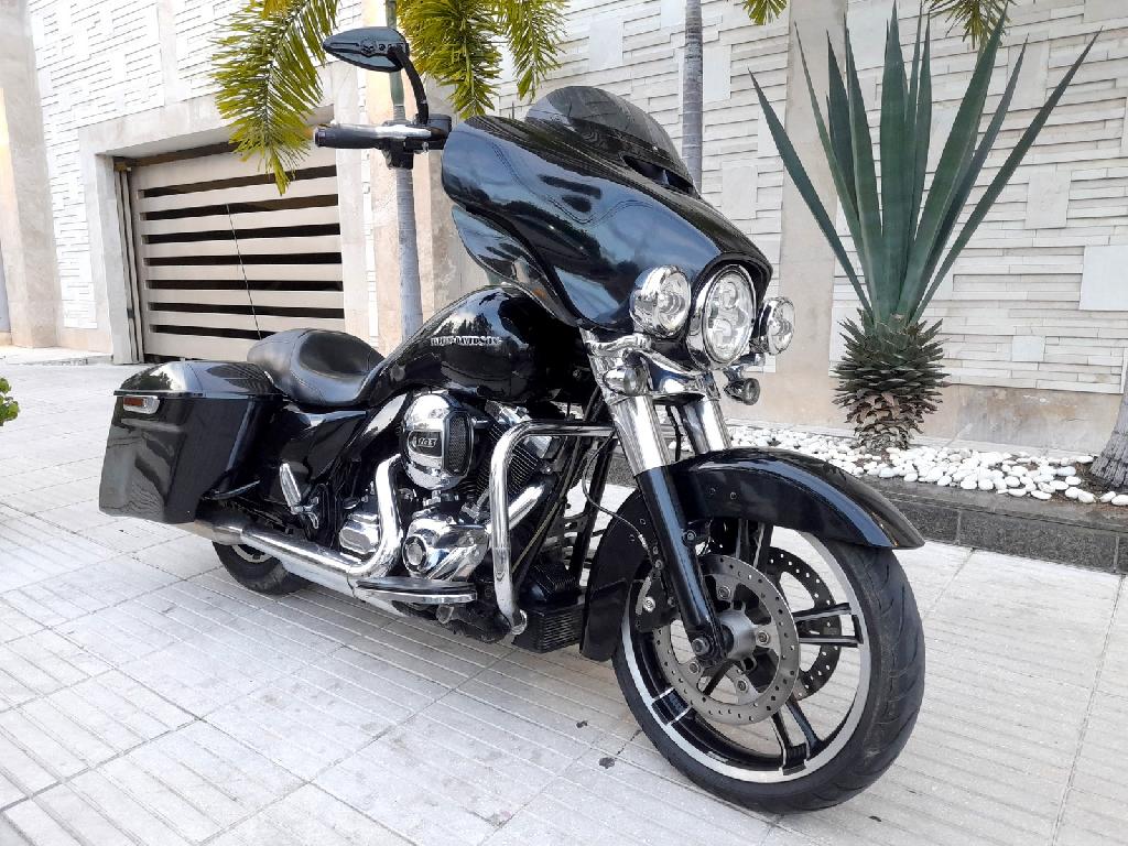 Harley Davidson Streetglide 2015 como nuevo! Foto 7168350-4.jpg