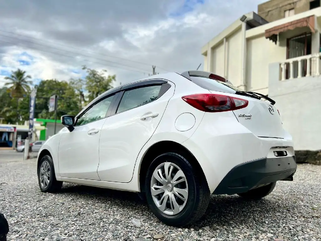 Mazda Demio 2017  Foto 7168762-2.jpg