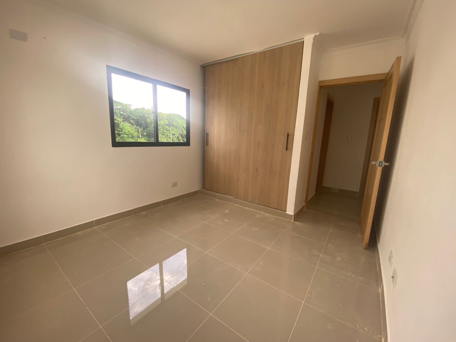 Apartamento amplio LISTO 106Mts Av. Jacobo Majluta Foto 7169314-j2.jpg