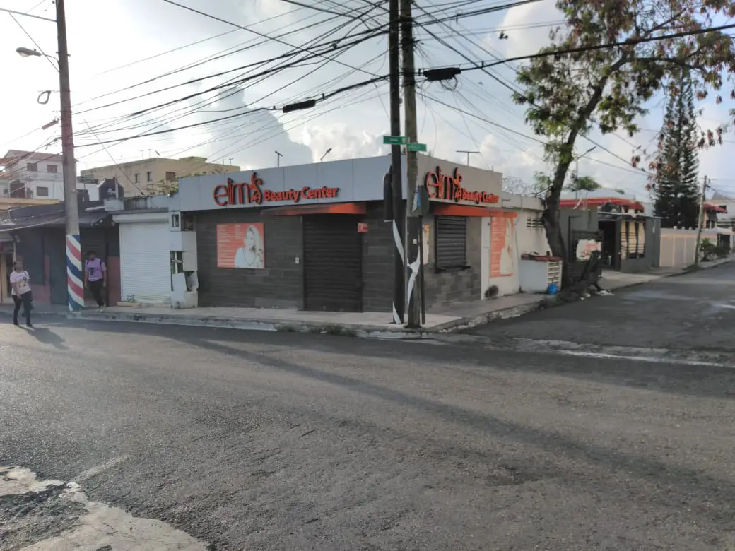 Terreno con diferentes locales comerciales SDE Av Charles  Foto 7169654-1.jpg