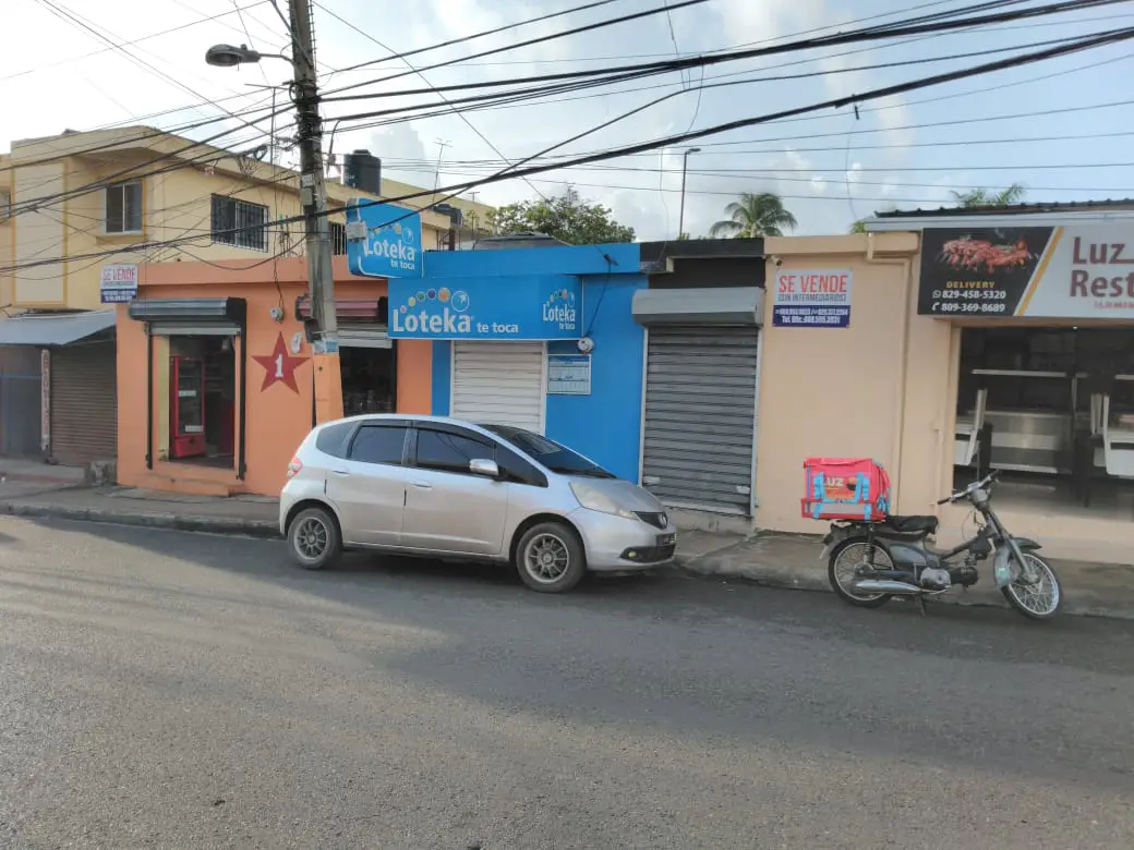Terreno con diferentes locales comerciales SDE Av Charles  Foto 7169654-2.jpg