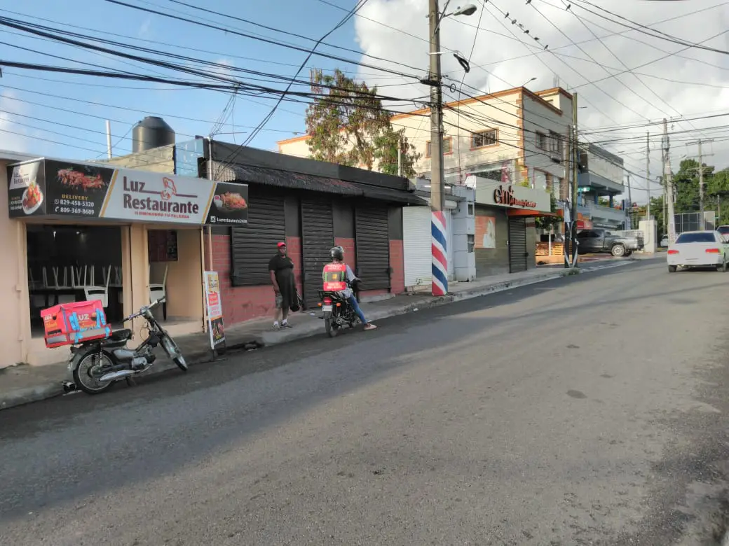 Terreno con diferentes locales comerciales SDE Av Charles  Foto 7169654-3.jpg