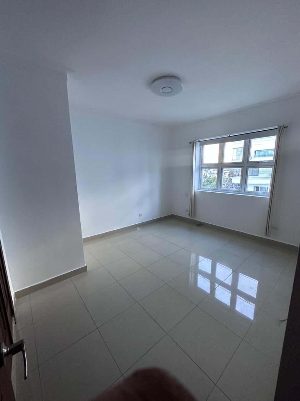 Alquilo apartamento completamente vacio.  Foto 7170759-1.jpg