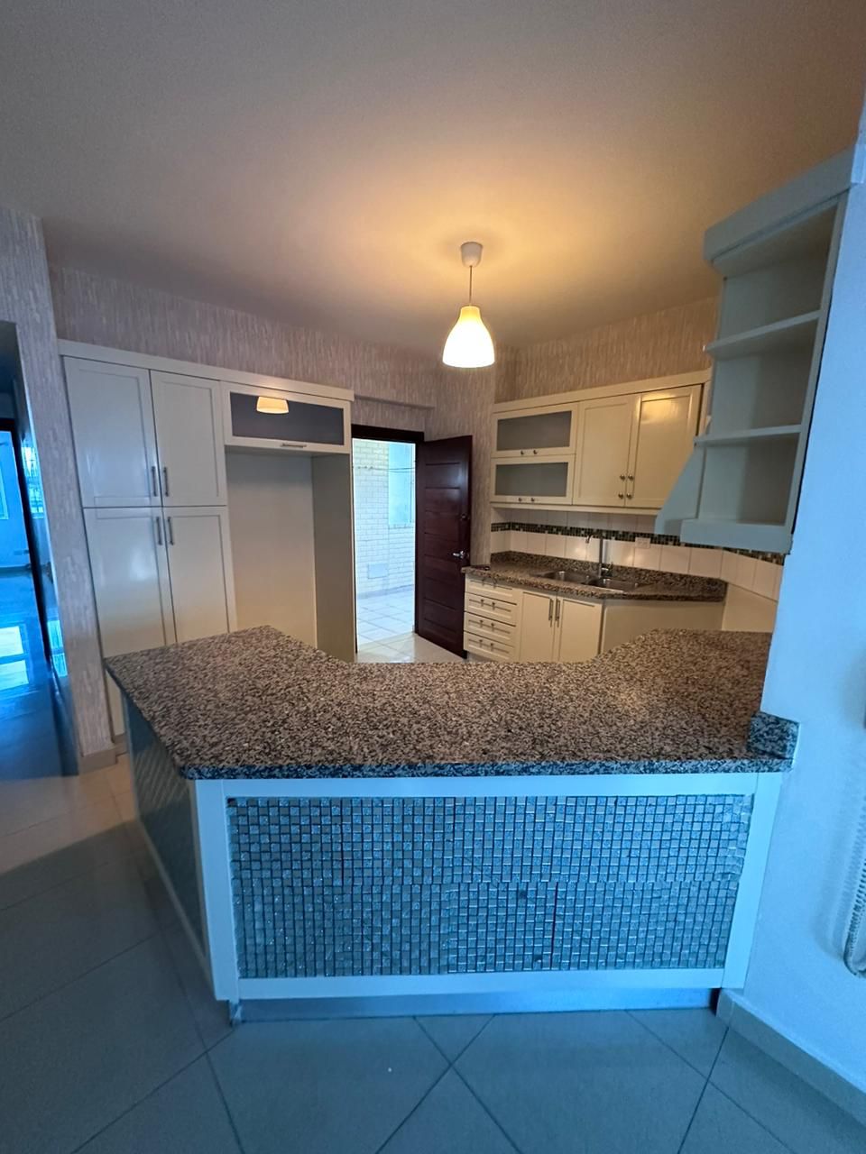 Alquilo apartamento completamente vacio.  Foto 7170759-2.jpg